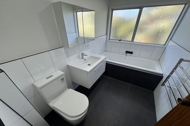 Photo of property in 23 Chatswood Grove, Chatswood, Auckland, 0626