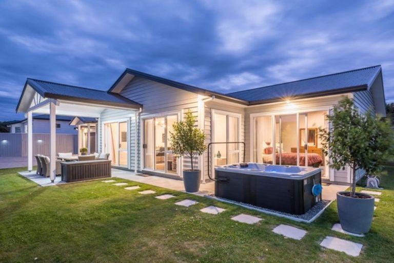 Photo of property in 316a Te Moana Road, Waikanae, 5036