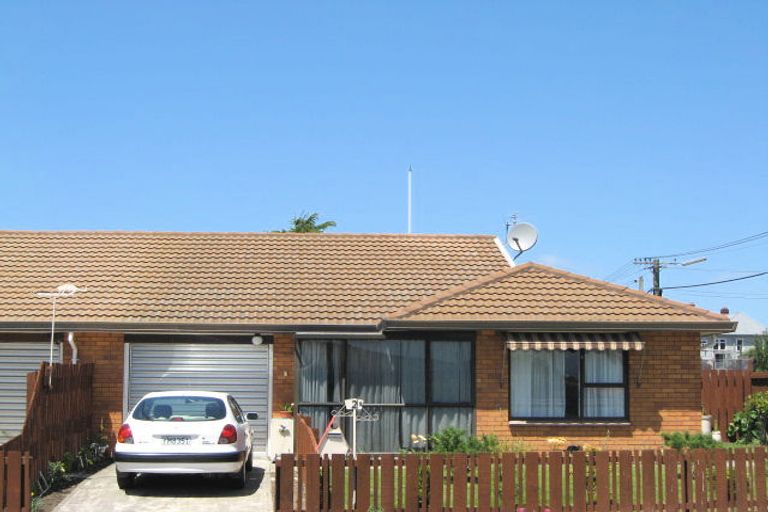 Photo of property in 1/2 Mchaffies Place, Wainoni, Christchurch, 8061