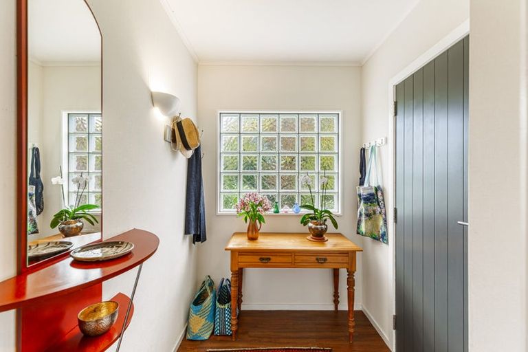 Photo of property in 55 Graham Avenue, Te Atatu Peninsula, Auckland, 0610