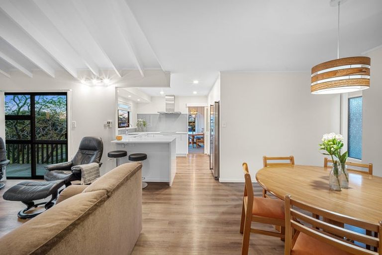 Photo of property in 21 St Annes Crescent, Wattle Downs, Auckland, 2103