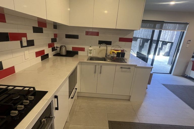 Photo of property in 8b Palmer Avenue, Glen Eden, Auckland, 0602