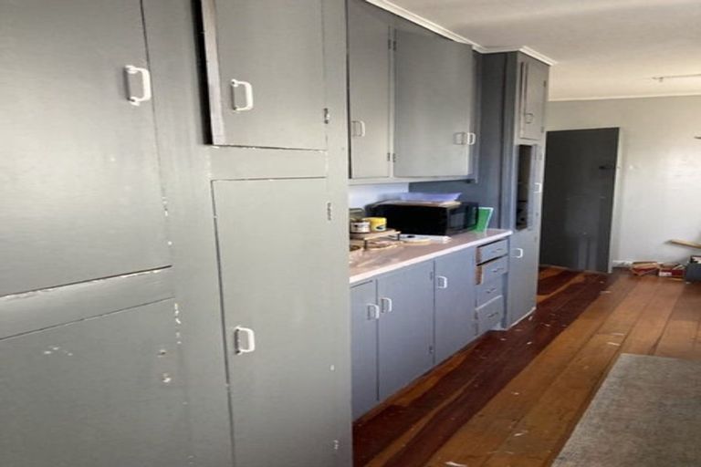 Photo of property in 36 Howard Road, Northcote, Auckland, 0627