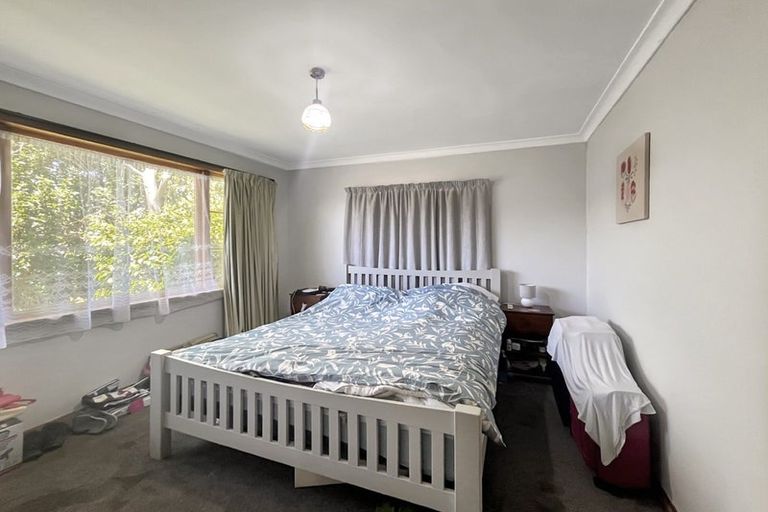 Photo of property in 2 Hendon Place, West End, Palmerston North, 4412