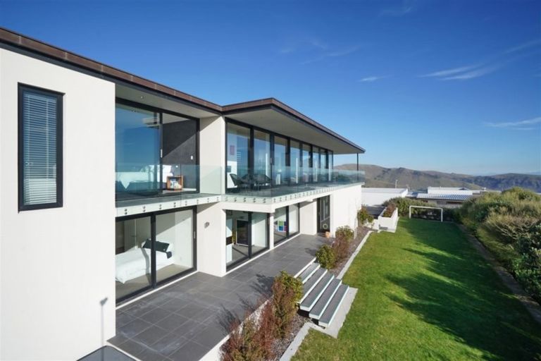 Photo of property in 1 Clearview Lane, Mount Pleasant, Christchurch, 8081