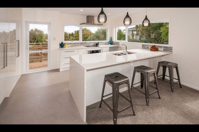 Photo of property in 2/10 Firth Road, Torbay, Auckland, 0630