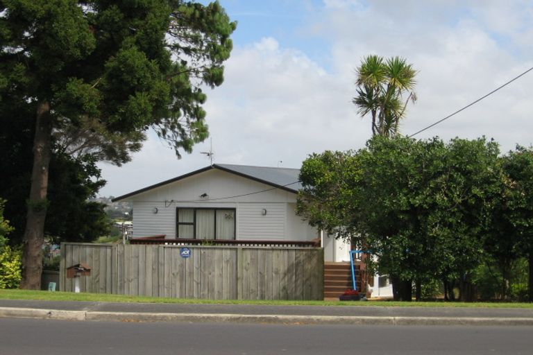 Photo of property in 204 East Coast Road, Forrest Hill, Auckland, 0620