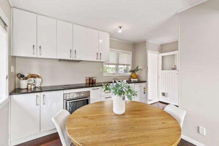 Photo of property in 12 Toru Street, Te Atatu Peninsula, Auckland, 0610