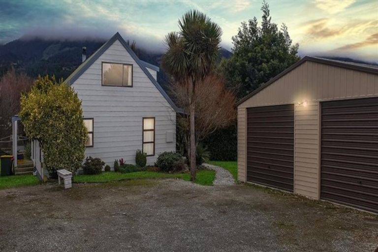 Photo of property in 90 Parry Crescent, Lake Hawea, Wanaka, 9382