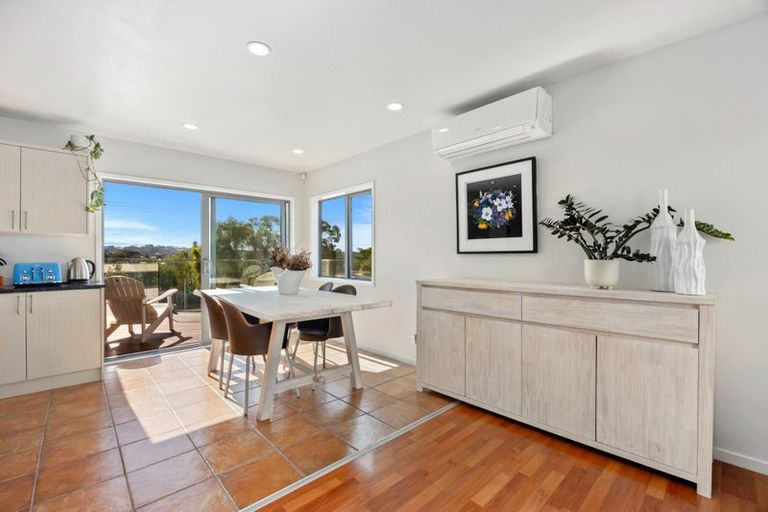 Photo of property in 1/66 Browns Bay Road, Rothesay Bay, Auckland, 0630