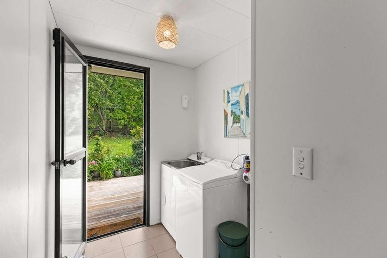 Photo of property in 28 Kotinga Avenue, Glen Eden, Auckland, 0602