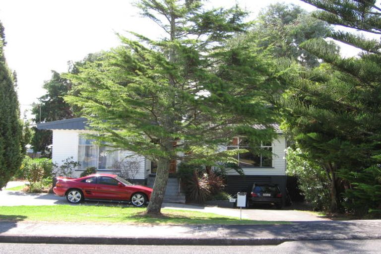 Photo of property in 41 Cliff View Drive, Green Bay, Auckland, 0604