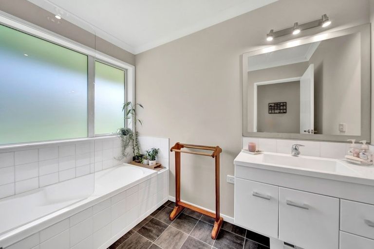 Photo of property in 1096 Egmont Road, Egmont Village, New Plymouth, 4372