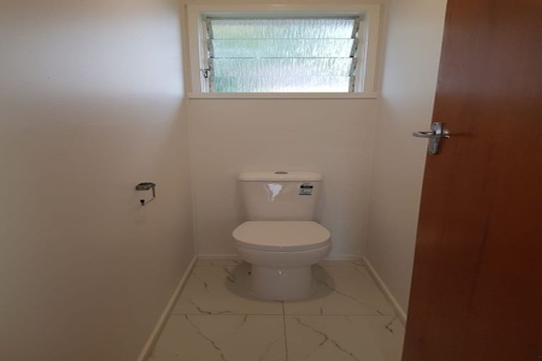 Photo of property in 2/8 Shakespeare Road, Milford, Auckland, 0620