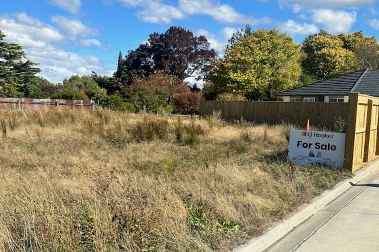 Photo of property in 12 Van Baarle Close, Carterton, 5713