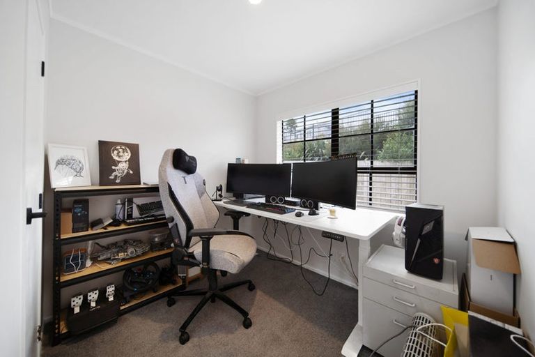 Photo of property in 6 Crestlands Place, Papakura, 2110