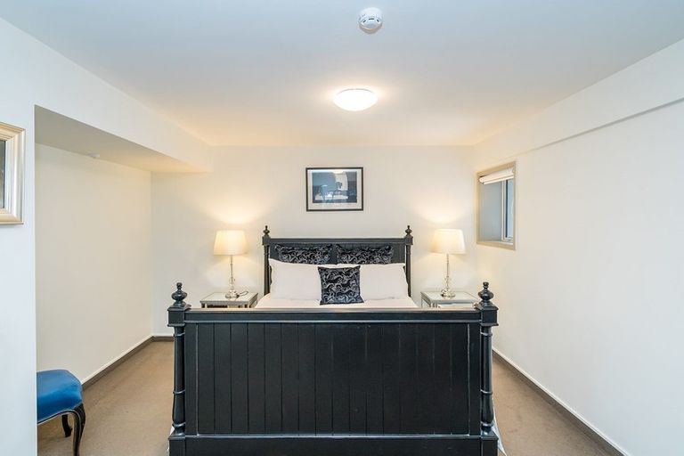 Photo of property in 2/2 Manor Place, Dunedin Central, Dunedin, 9016