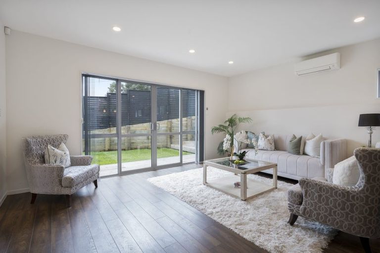 Photo of property in 25 View Road, Henderson, Auckland, 0612