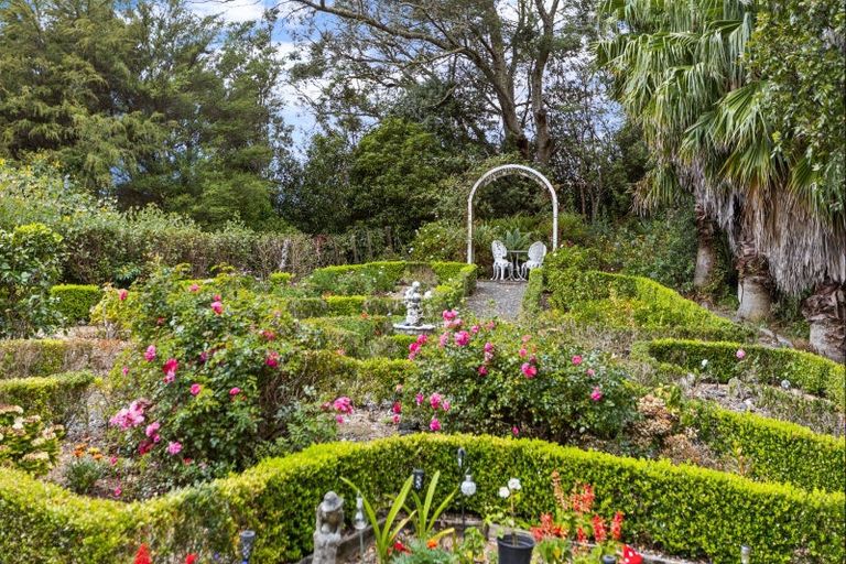 Photo of property in 190d Lonely Track Road, Dairy Flat, 0632