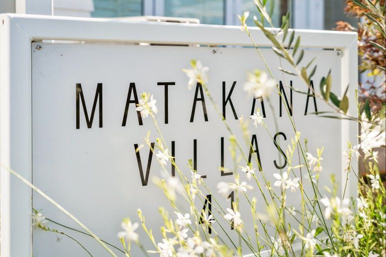 Photo of property in 6 Titoki Close, Matakana, Warkworth, 0985