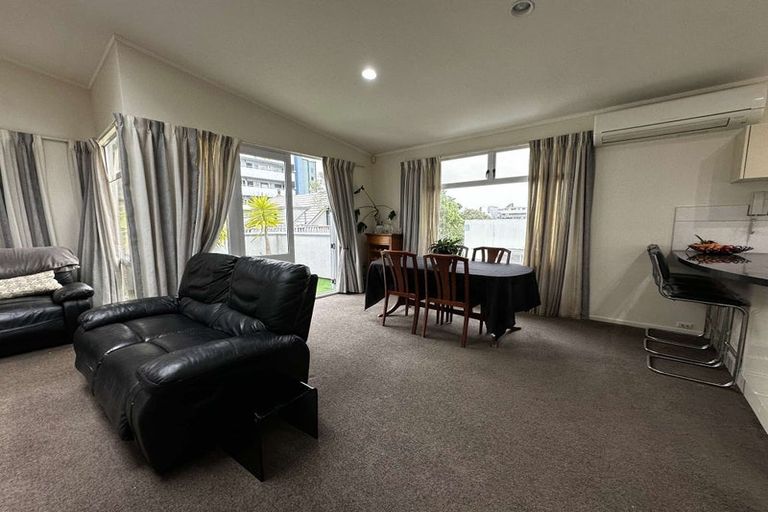 Photo of property in Fernhill Flats, 1/324 The Terrace, Te Aro, Wellington, 6011