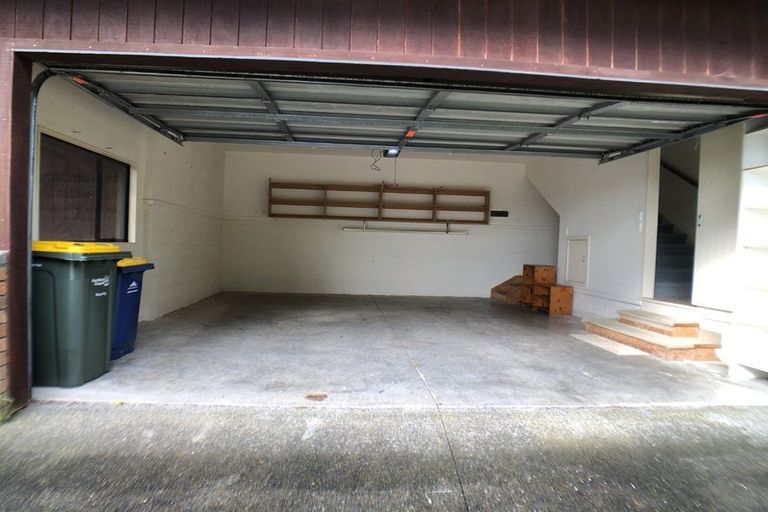 Photo of property in 12 Springwater Vale, Unsworth Heights, Auckland, 0632