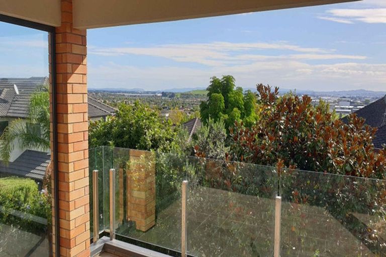 Photo of property in 24 Armstrong Farm Drive, East Tamaki Heights, Auckland, 2016