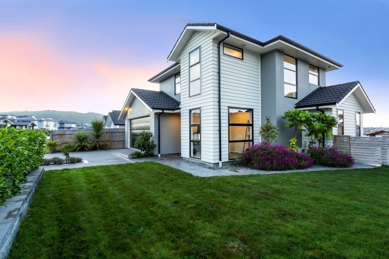 Photo of property in 4 Ihakara Arthur Lane, Aotea, Porirua, 5024