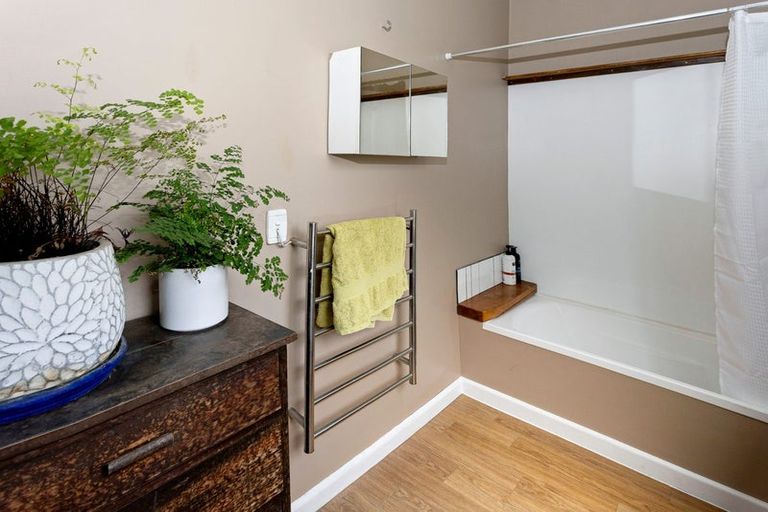 Photo of property in 15 High Street, Hawarden, 7385