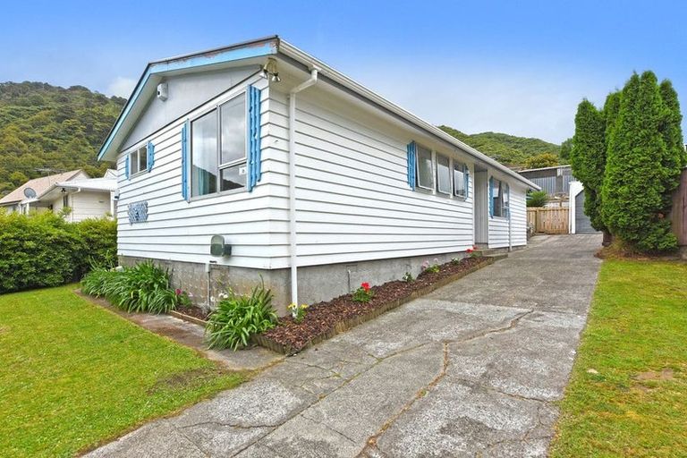 Photo of property in 71 Hartford Crescent, Totara Park, Upper Hutt, 5018