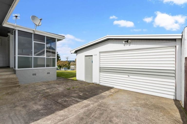 Photo of property in 46 Gloria Avenue, Te Atatu Peninsula, Auckland, 0610