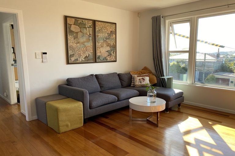 Photo of property in 7 Link Road, Newlands, Wellington, 6037