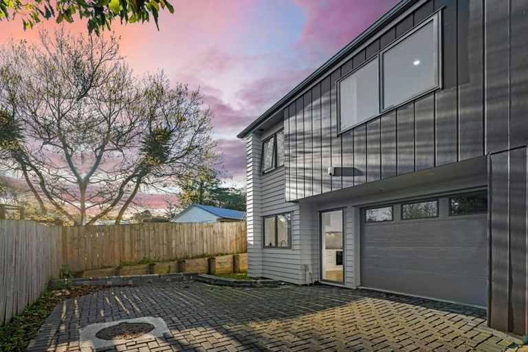 Photo of property in 6d Buisson Glade, West Harbour, Auckland, 0618