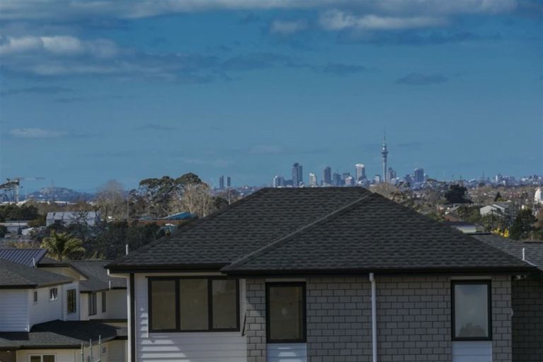 Photo of property in 48 Mettam Drive, Swanson, Auckland, 0614