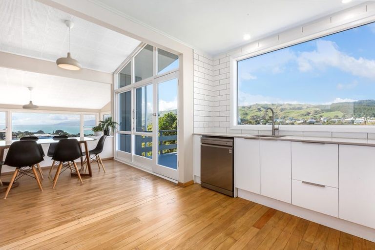 Photo of property in 2 Raroa Place, Pukerua Bay, 5026