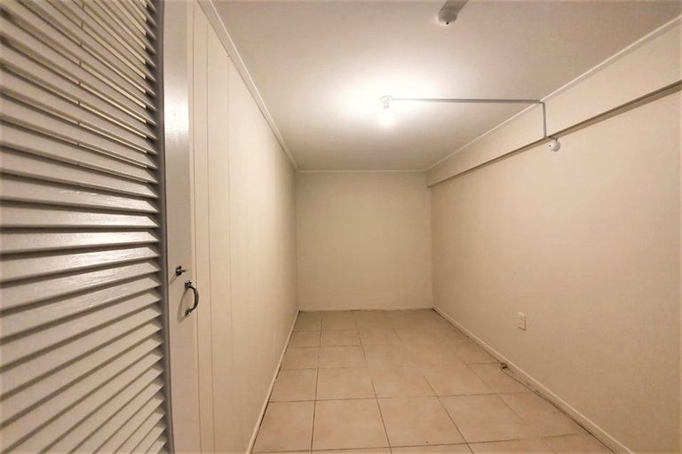 Photo of property in 28 Easton Park Parade, Glenfield, Auckland, 0629