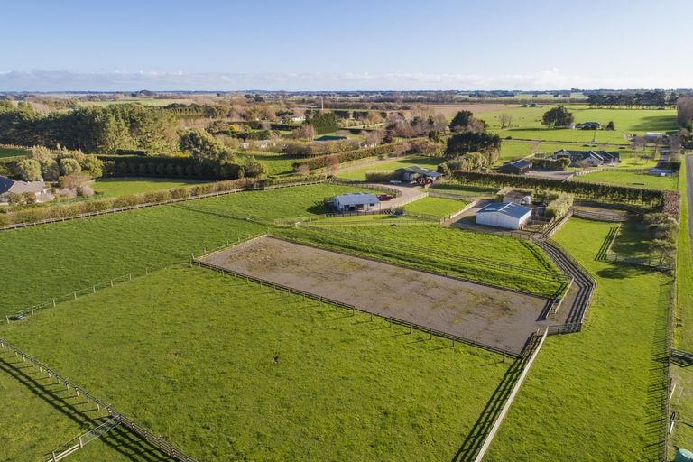 Photo of property in 33 Silkwood Place, Fitzherbert, Palmerston North, 4410