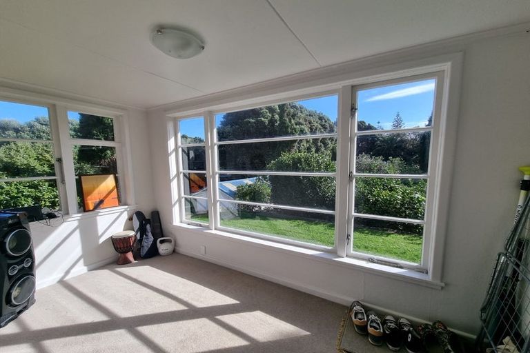 Photo of property in 13 Ames Street, Paekakariki, 5034