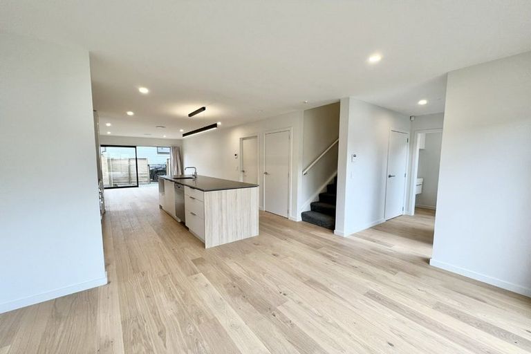 Photo of property in 35 Ludlam Crescent, Woburn, Lower Hutt, 5010