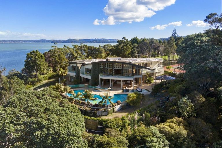 Photo of property in 104 Kauri Road, Laingholm, Auckland, 0604