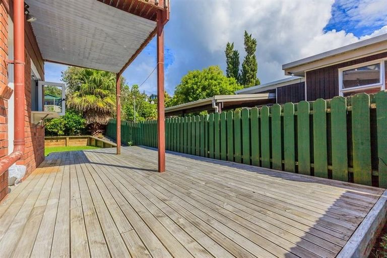 Photo of property in 1/33 Awaruku Road, Torbay, Auckland, 0630