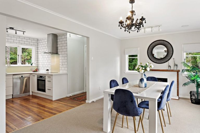 Photo of property in 5 Grovelands Way, Titirangi, Auckland, 0604