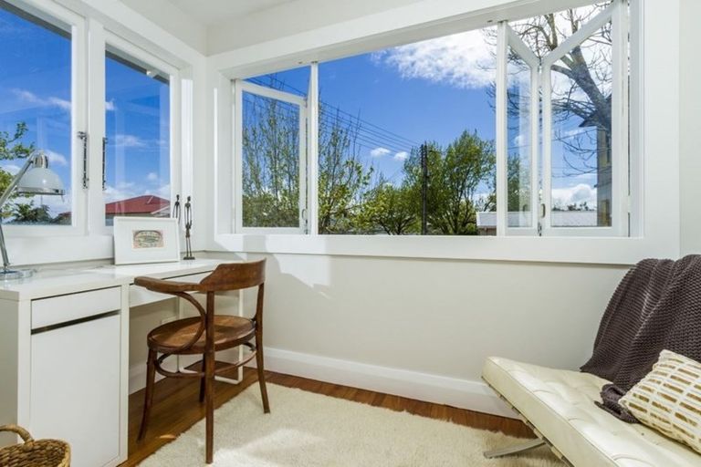 Photo of property in 10 North Avenue, Narrow Neck, Auckland, 0624