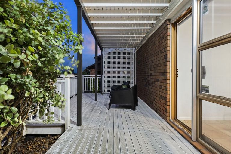 Photo of property in 1/52 Aberdeen Road, Campbells Bay, Auckland, 0620
