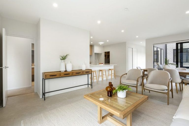 Photo of property in 55 Parkmore Drive, Rosehill, Papakura, 2113