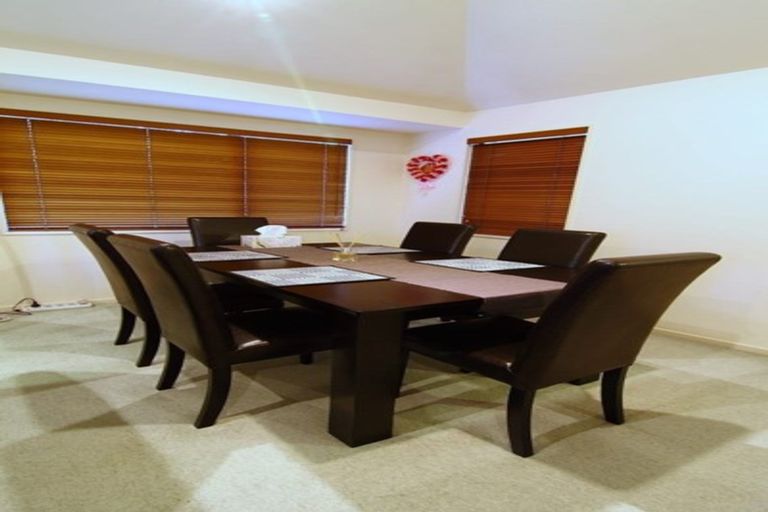 Photo of property in 2/51 Archers Road, Hillcrest, Auckland, 0629