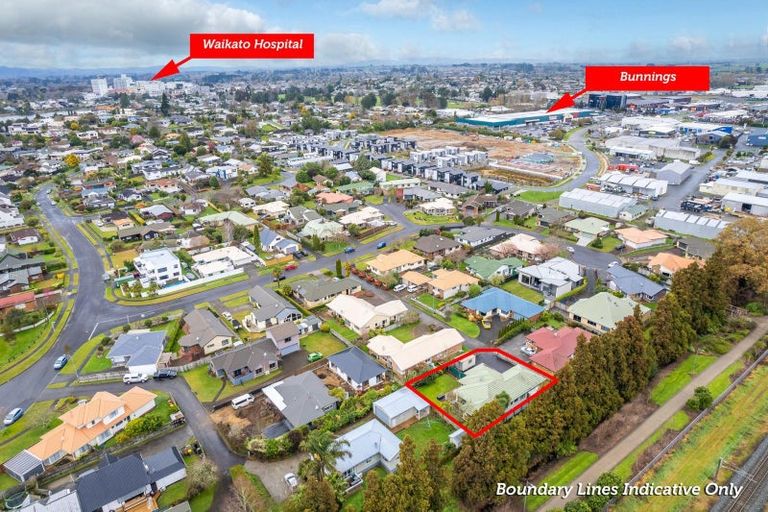 Photo of property in 12 Hastings Place, Hamilton Lake, Hamilton, 3204