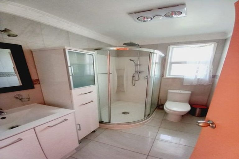 Photo of property in 3/15 Islington Avenue, New Lynn, Auckland, 0600