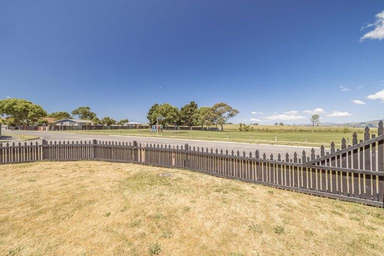 Photo of property in 60 Saint Heliers Crescent, Aranui, Christchurch, 8061