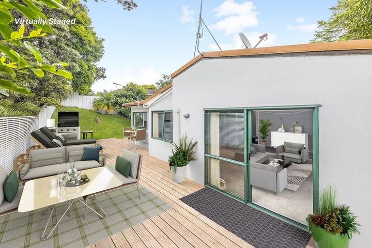 Photo of property in 2/21 Contessa Drive, Glenfield, Auckland, 0629